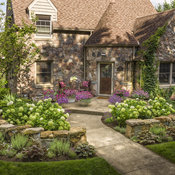 stone_house_front_yard_02.jpg